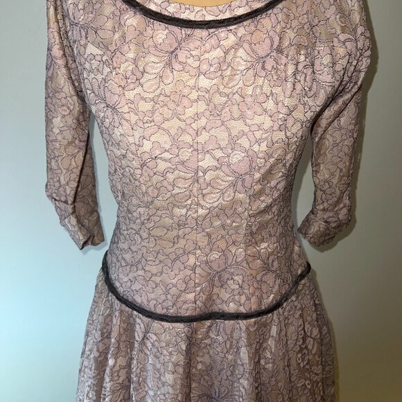 Vintage Mauve Lace Dress with Scoop Neck and Full Skirt - Trimmed  in Velvet - S - Picture 7 of 7
